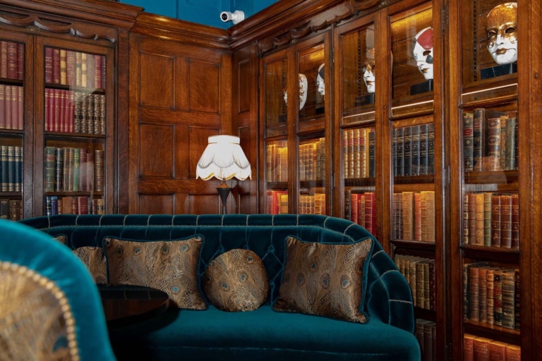 The L'Oscar Hotel library 12