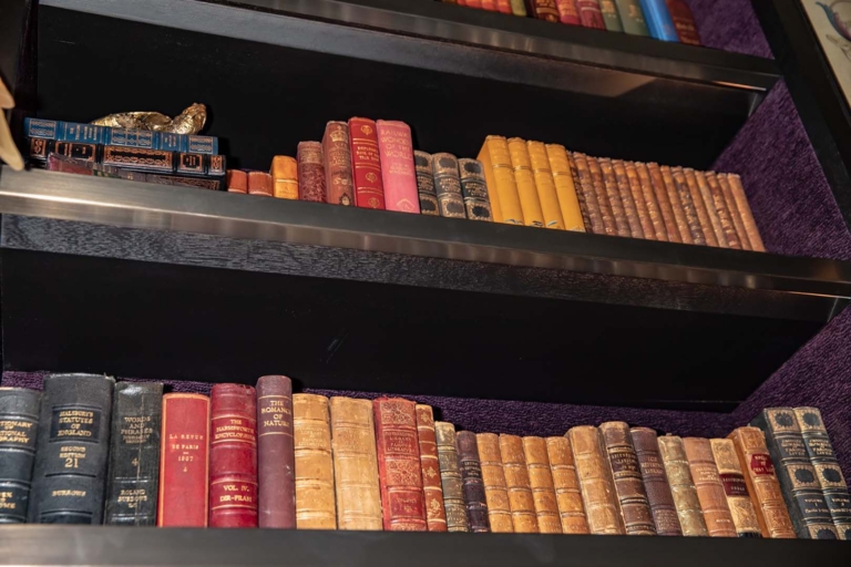 The L'Oscar Hotel library 4