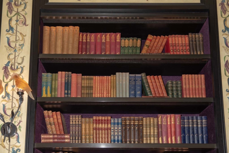 The L'Oscar Hotel library 6