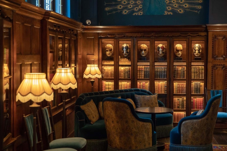 The L'Oscar Hotel library 8